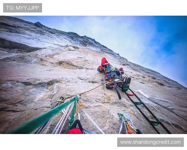 重庆攀岩队实力揭秘：挑战极限的勇士与他们的攀岩传奇